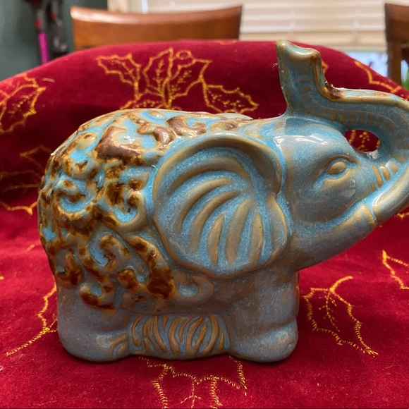 Porcelain antiqued elephant - Picture 4 of 8